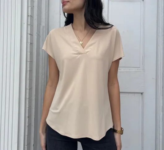 Iris - V Neck Tee in Champagne