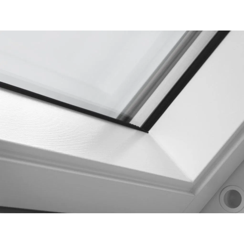 VELUX GGL CK01 2067 High Energy Efficiency Glazing White Painted Centre-Pivot Window (55 x 70 cm)